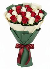 Букет Микс из красных и белых роз в Козловке Воронежской области
