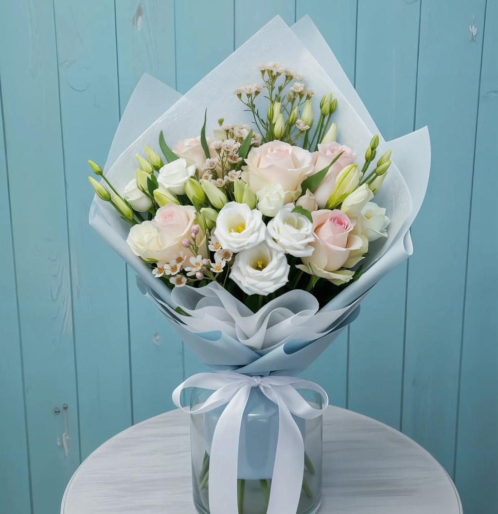 Букет цветов из: Розы и Лизиантусы в Козловке Воронежской области