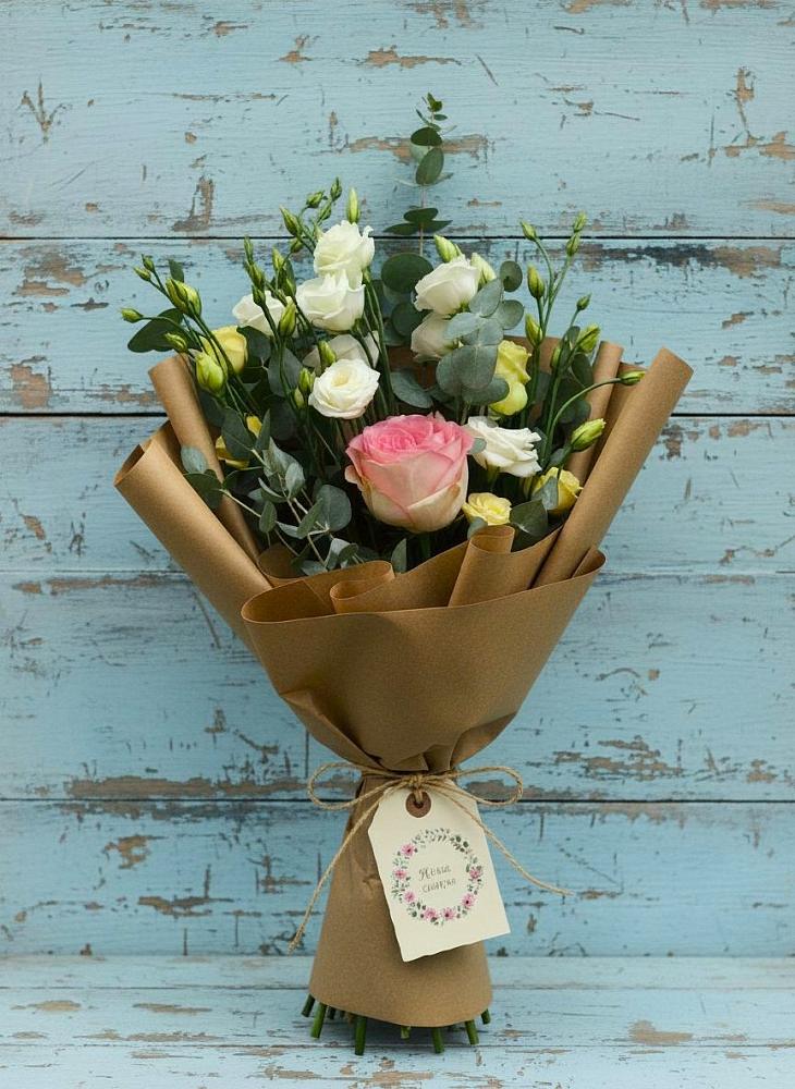 Букет цветов из: Розы и Лизиантусы в Козловке Воронежской области