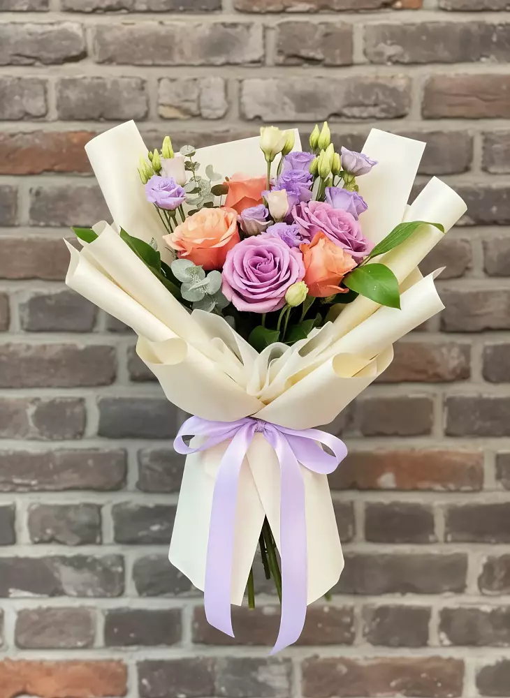 Букет цветов из: Лизиантусы и Розы в Козловке Воронежской области