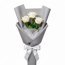 Букет 3 белые розы в Козловке Воронежской области