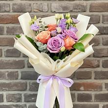 Букет цветов из:  Лизиантусы и Розы в Козловке Воронежской области