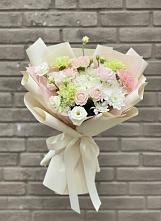 Букет цветов из:  Гвоздики, Розы, Лизиантусы и Хризантемы в Козловке Воронежской области
