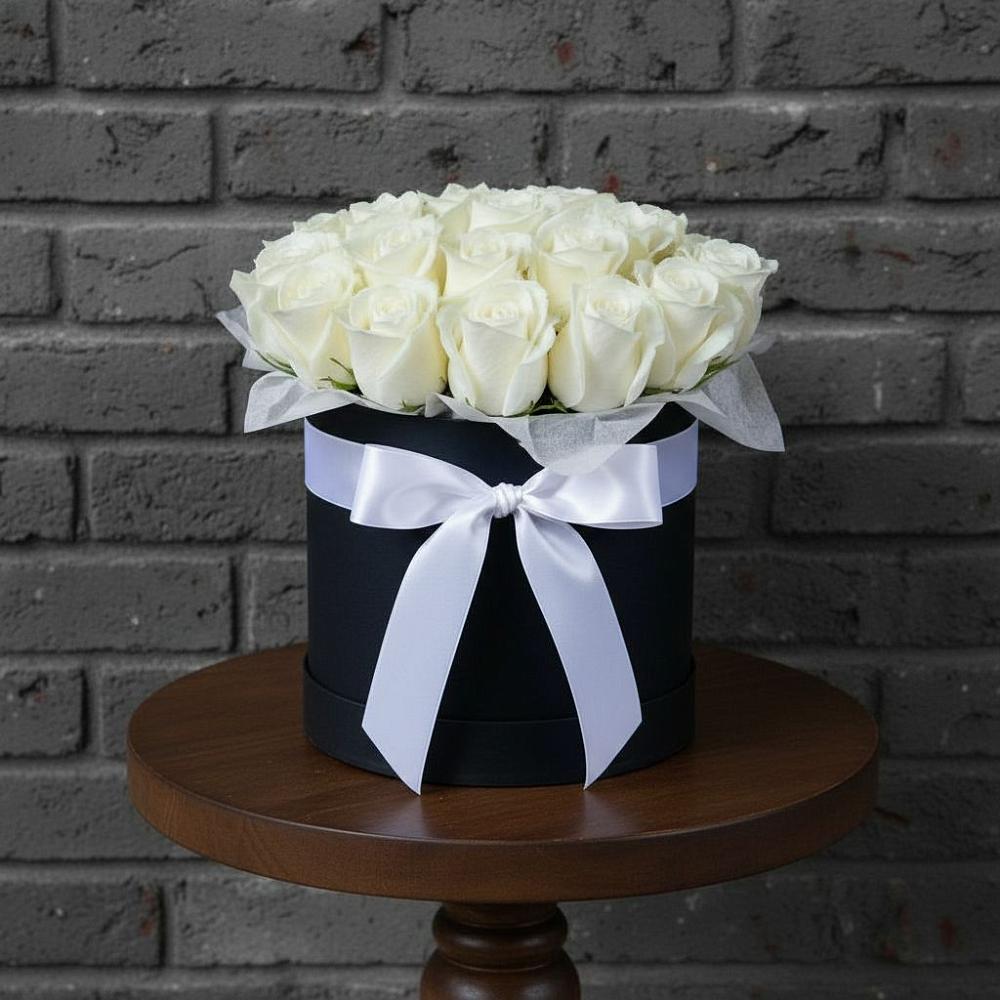 Цветочная композиция из Розы в шляпной коробке в Козловке Воронежской области