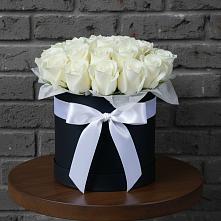 Цветочная композиция из Розы в шляпной коробке в Козловке Воронежской области