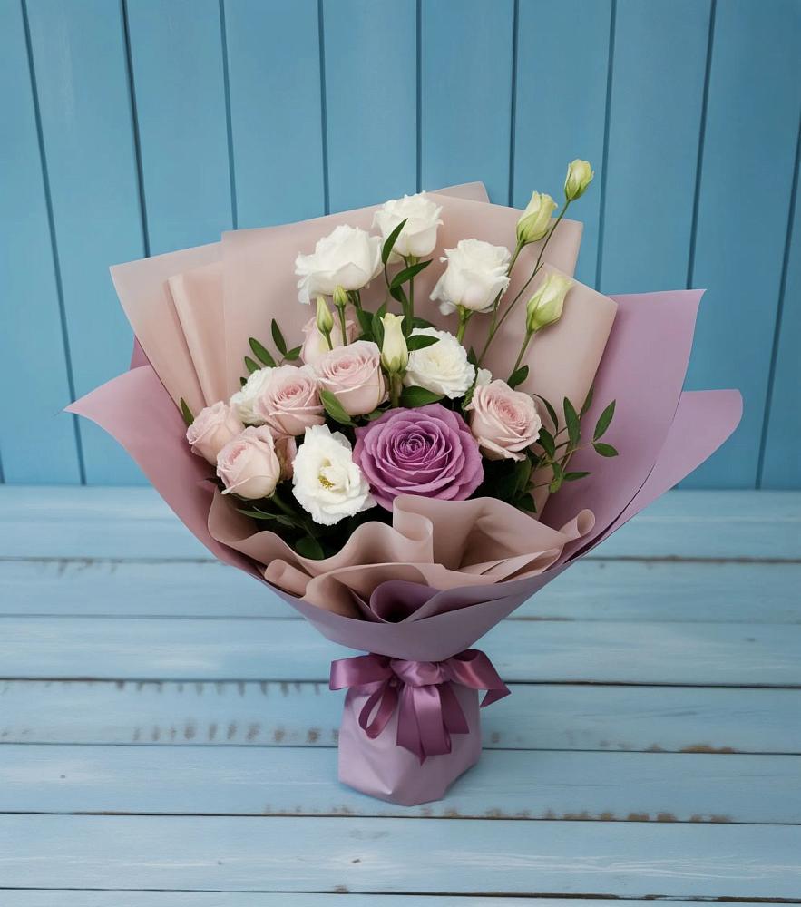 Букет цветов из: Розы и Лизиантусы в Козловке Воронежской области