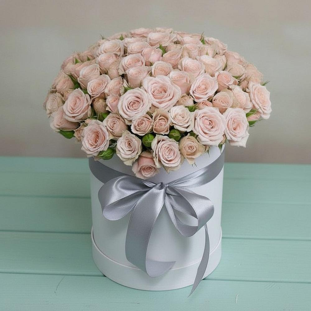 Цветочная композиция из Розы в шляпной коробке в Козловке Воронежской области